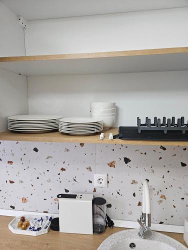 Η κουζίνα ή μικρή κουζίνα στο Mirajul Apartment