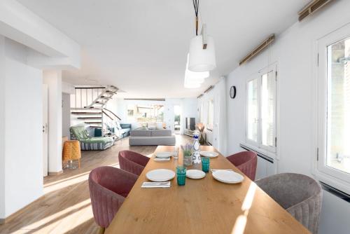 Χώρος καθιστικού στο Zeus2 Beach Front Apartment, 3BR