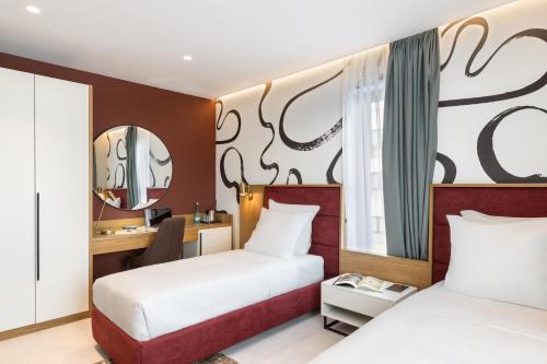 Postel nebo postele na pokoji v ubytování Mercure Tirana