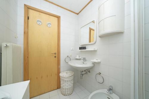 Ένα μπάνιο στο Apartment center Campiglio SE