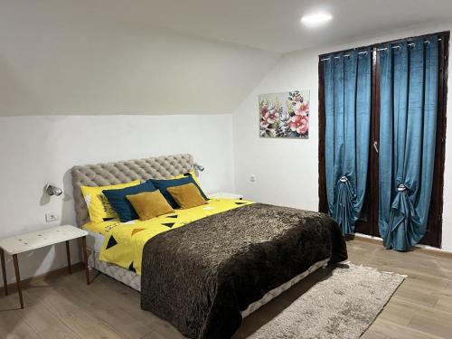Postel nebo postele na pokoji v ubytování Apartman i sobe Milica Vrnjacka Banja