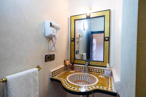 a bathroom with a sink with a large mirror at Ouirgane Ecolodge in Ouirgane
