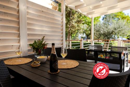 a table with a bottle of wine and two glasses at Campeggio Europa Silvella in San Felice del Benaco