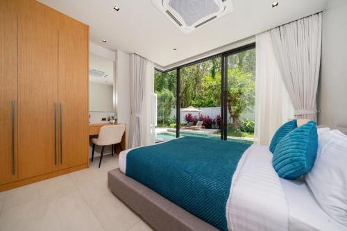 Ένα ή περισσότερα κρεβάτια σε δωμάτιο στο Bang Tao Botanica Modern Loft 4 bd S