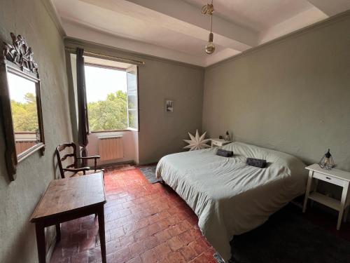 Ένα ή περισσότερα κρεβάτια σε δωμάτιο στο Magnifique maison Le Barroux