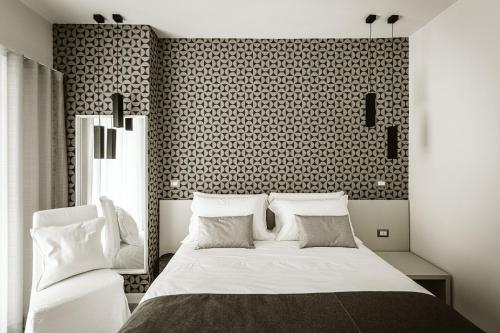 a bedroom with a bed and a black and white wall at B&B LUMAS in Rome