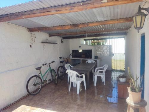 a patio with a table and chairs and a bike at Apartamentos Flor de Lis in La Paloma