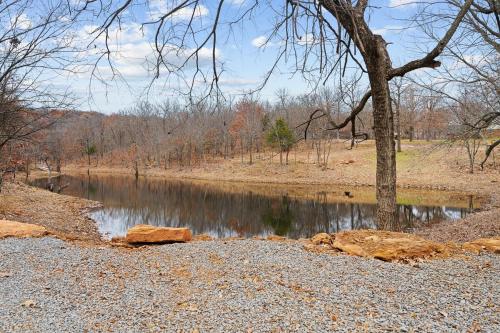a river with rocks on the side of it at Paradise Point Rover River View in Muskogee