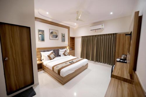 a hotel room with a bed and a window at HOTEL ALFA EXECUTIVE in Mumbai