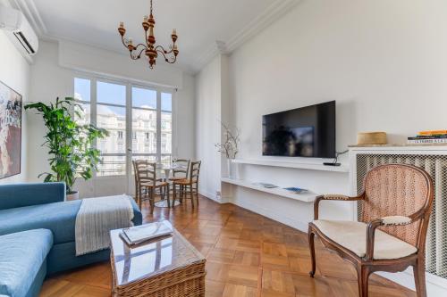 Elegant Condo with Balconies in the Heart of Nice