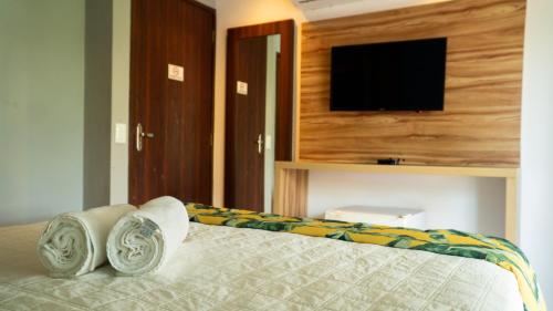Una cama o camas en una habitación de Pousada Praia dos Carneiros