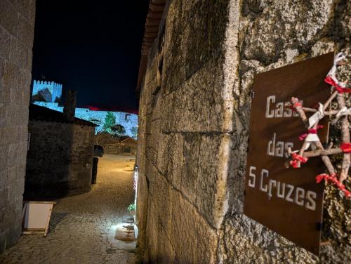Φωτογραφία από το άλμπουμ του Casa das 5 Cruzes dentro da muralha σε Sortelha