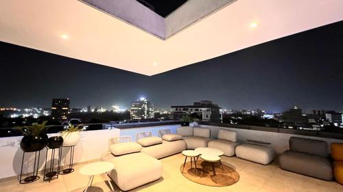 Posezení v ubytování Hilton Essence Studio, Airport-Accra