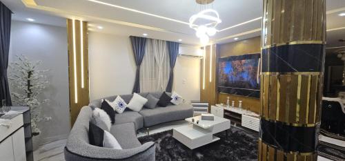 Ruang duduk di Golden Pyramid Villa Families only