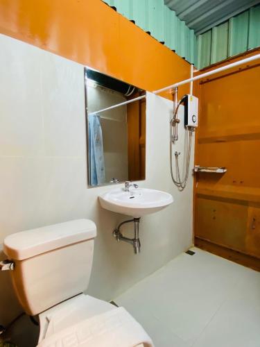a bathroom with a toilet and a sink at Duck House Hostel & Resort Khon Kaen in Ban Pet