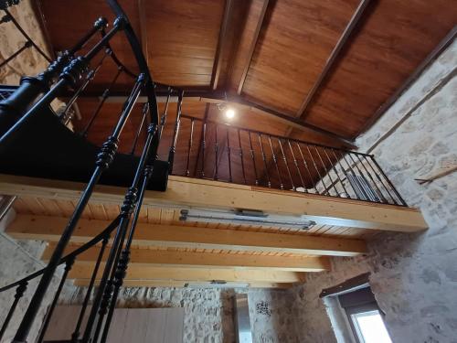aamed ceilings in a house with a microphone at El altillo de Valbonilla in Burgos