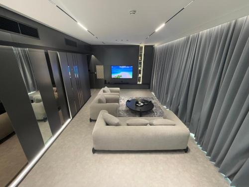 Luxury 2BR Close to Sheikh Zayed Rd, Prime Location, Burj View Opposite Metro