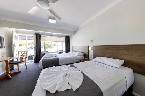 Una cama o camas en una habitación de Breeze Inn 13 Princes Highway, Ulladulla