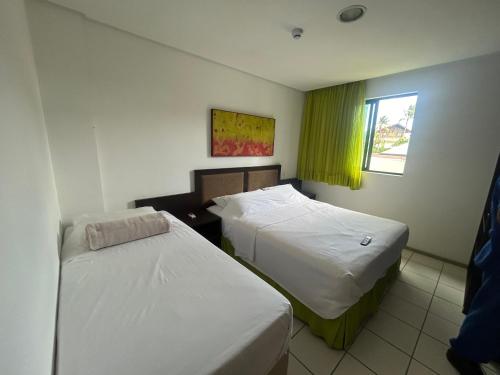 Postel nebo postele na pokoji v ubytování Marulhos Resort Flat E205