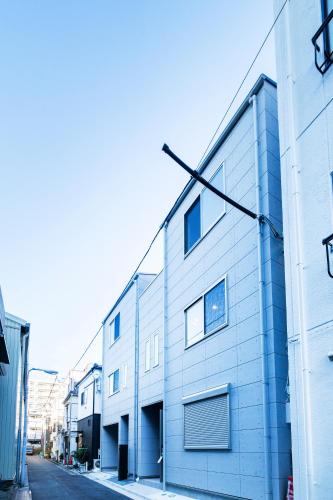 a white building with windows on the side of a street at 全新三之轮豪华一户建a栋 in Tokyo