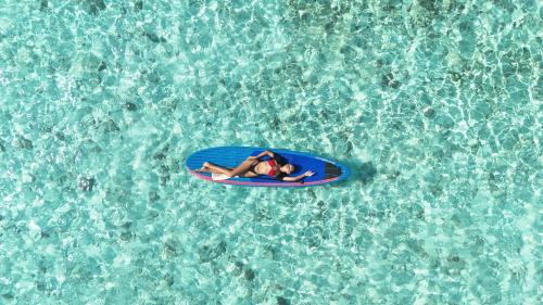 Bazén v ubytování Blue Water Thoddoo Inn nebo v jeho okolí