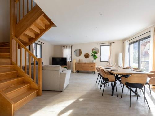 Ruang duduk di Maison neuve 7 pers Loudenvielle près Balnéa, animaux acceptés - FR-1-695-64