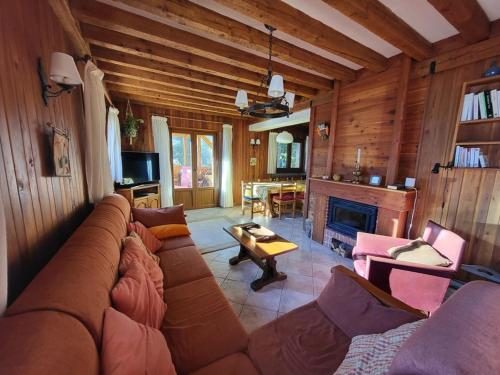 Chalet spacieux avec cheminée et salle de cinéma à Montgenèvre - FR-1-266-242