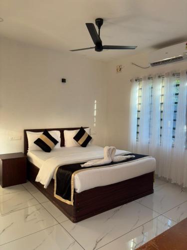 a bedroom with a large bed and a ceiling fan at View Valley Homestay in Munnar