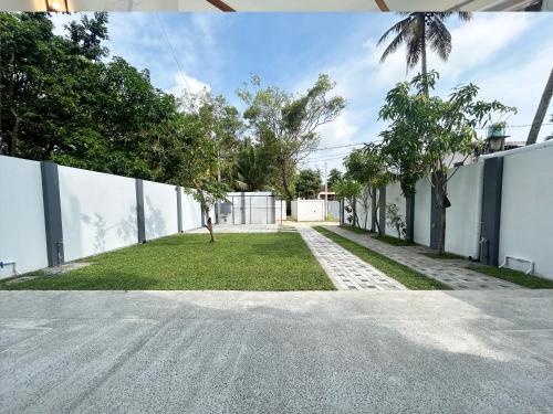 Φωτογραφία από το άλμπουμ του O2 Luxe Living - Private Apartments σε Weligama