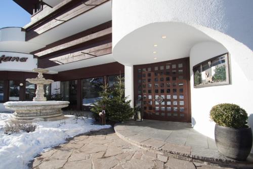 a front entrance to a building with a fountain at Hotel Garni Römerhof in Innsbruck