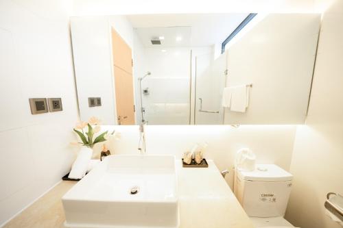 Koupelna v ubytování "BRG GOLF CLUB" - Danang Private Pool Villa 3 Bedrooms #1