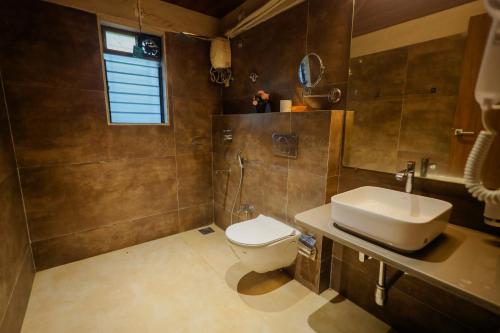Un baño de Tiki Farms