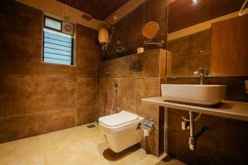 Un baño de Tiki Farms