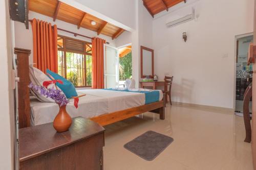 Ένα ή περισσότερα κρεβάτια σε δωμάτιο στο Frogan villa