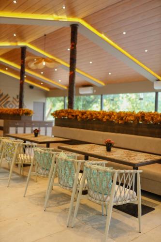 Un restaurante o sitio para comer en Tiki Farms