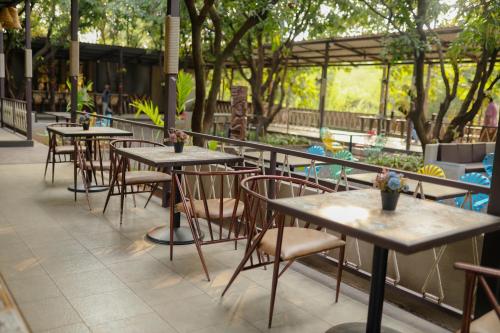 Un restaurante o sitio para comer en Tiki Farms