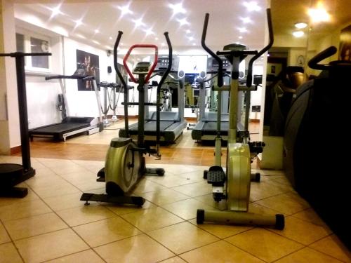 Gimnasio o equipo deportivo en Hotel Miłosz Restauracja, Basen dla dzieci, Sala Zabaw, Siłownia