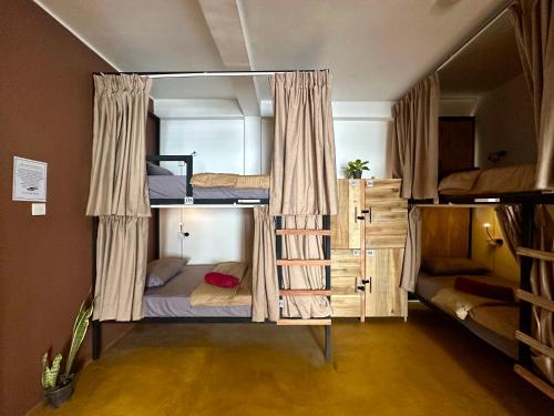 Postel nebo postele na pokoji v ubytování Beyond Nomad Luxury Hostel