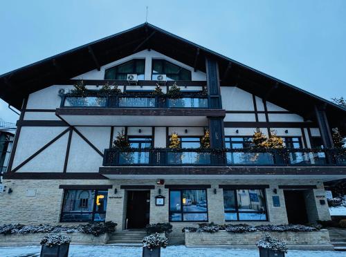 Hoone, kus Palkmajake asub