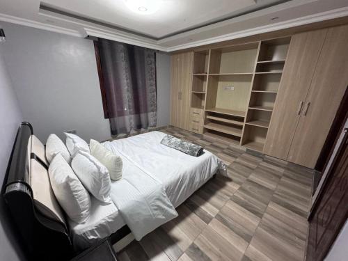 Postel nebo postele na pokoji v ubytování Nyumbani Guest Home