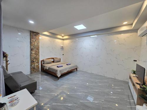 a living room with a bed and a couch at Kao Ngu Boutique Resort in Ban Rong Chang