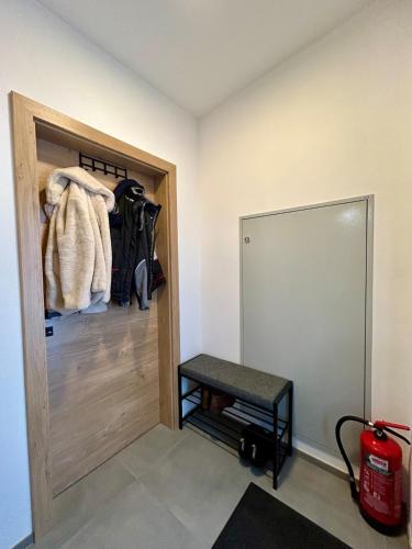 a room with a closet with a door and a bench at Waldzauber Hirschenwies in Hirschenwies