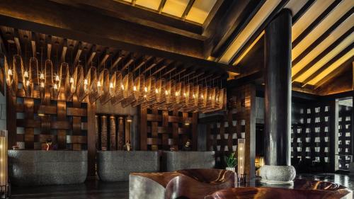 Χώρος καθιστικού στο InterContinental Lijiang Ancient Town Resort by IHG