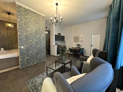 a living room with a couch and a bed at Attraktives City-Apartment No5 in Bremen