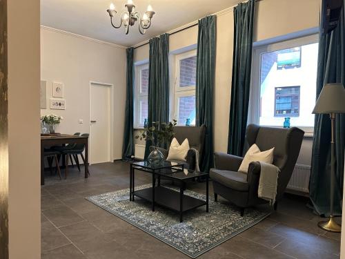 a living room with a couch and a table at Attraktives City-Apartment No5 in Bremen