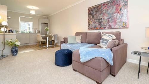 a living room with a couch and a chair at Modern And Cozy Apex Apartment in Helensburgh