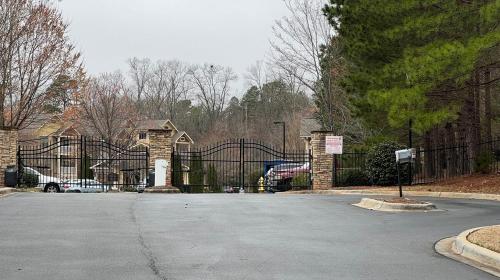 Gallery image of New Look! Book Friday & Saturday get Sunday Free Ready for Work or Play "Sleeps 4" in Charlotte