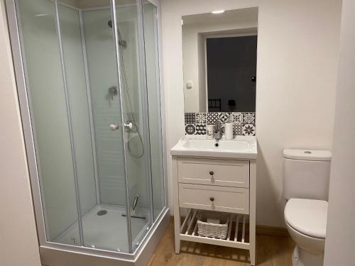 Koupelna v ubytování Lavender Cottage