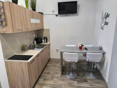 Η κουζίνα ή μικρή κουζίνα στο M&G Apartmanok