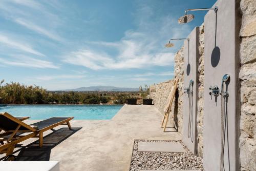 Бассейн в Serenity Sunset Villa, Glinado Naxos, by NaxosVibe или поблизости